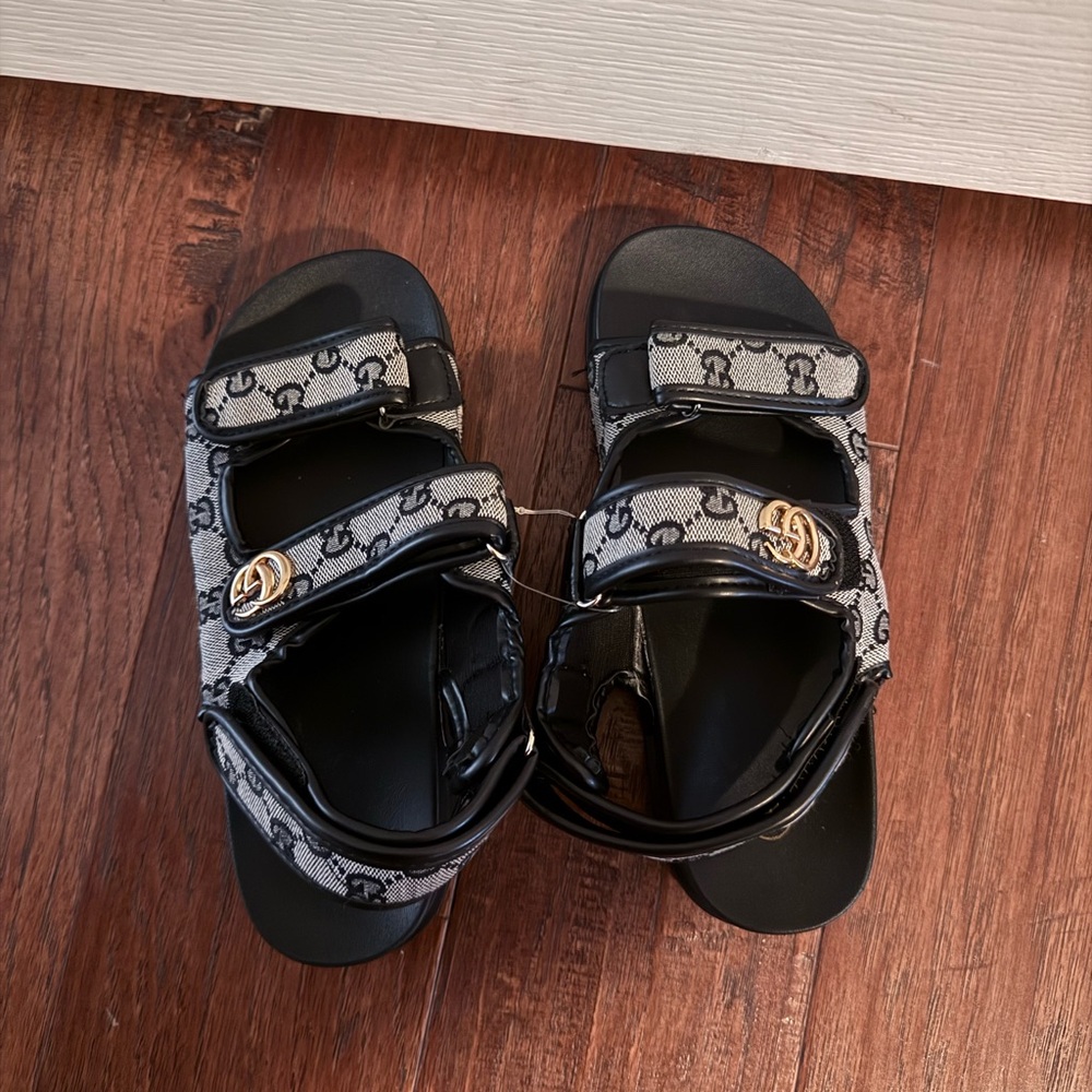 Kids sandals